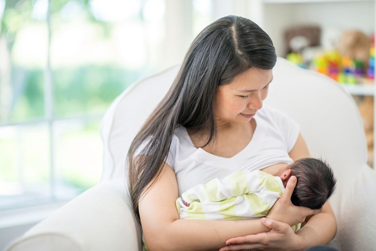 Đã sinh con, đang cho con bú có tiêm phòng HPV được không?