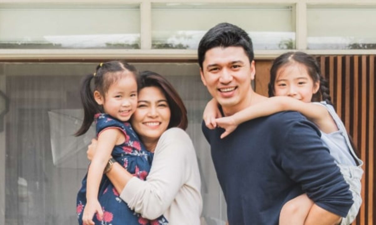 Sự di truyền màu tóc đen giống nhau của một gia đình